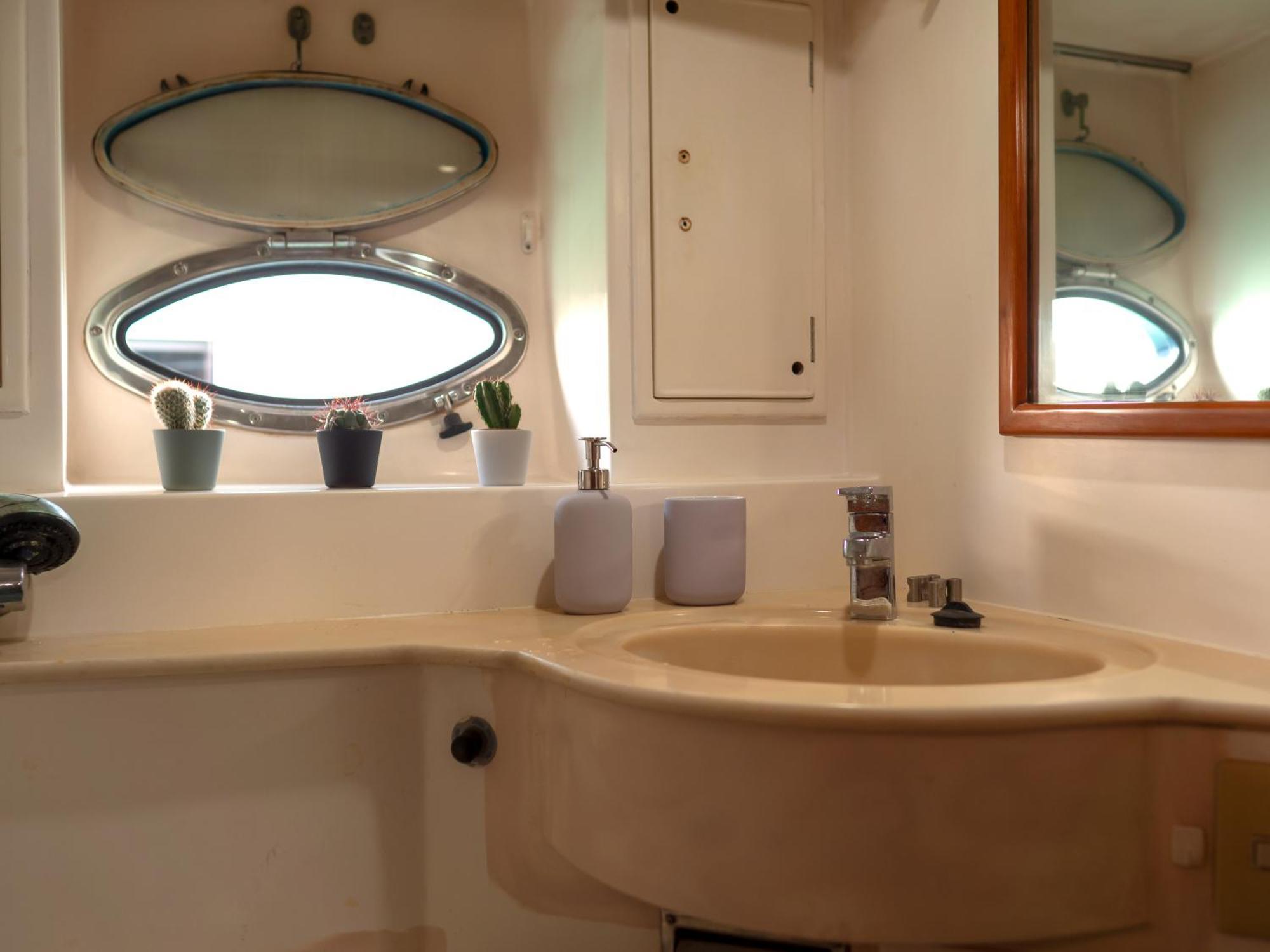 Master&Commander Hotel Valencia Ngoại thất bức ảnh